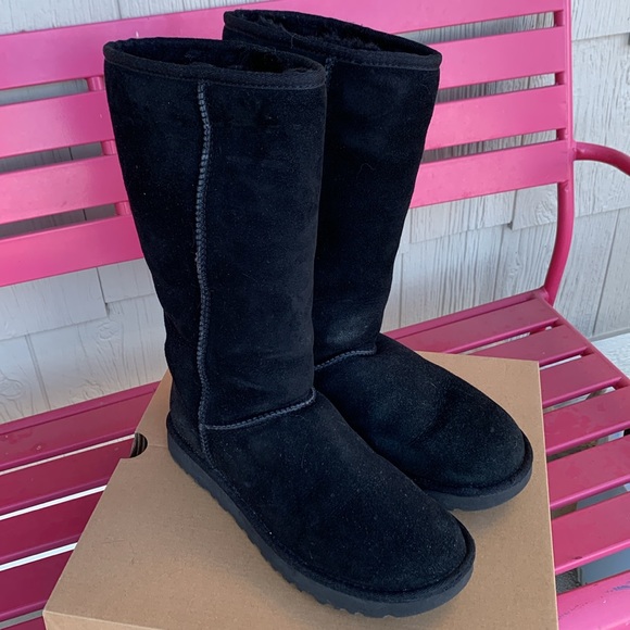 Women’s UGG classic Tall Boot, black -like new! Size 8. - Picture 2 of 6